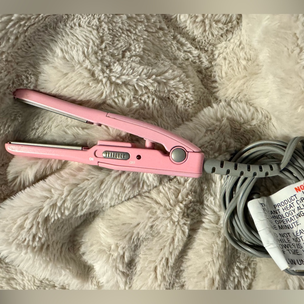 BabylissPRO Nano Titanium Mini Hair Straightener Compact Professional Flat Iron